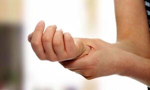 Что делать и как лечить если рука опухла